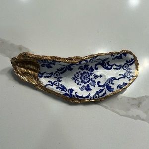 Decorative oyster shell
